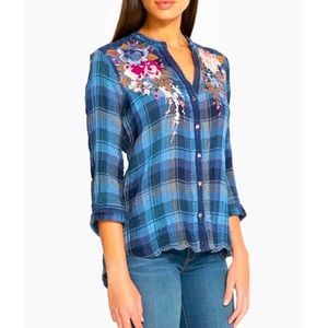 JOHNNY WAS “PASCAL” V-Neck Button Down. Size Medium. Good condition.***